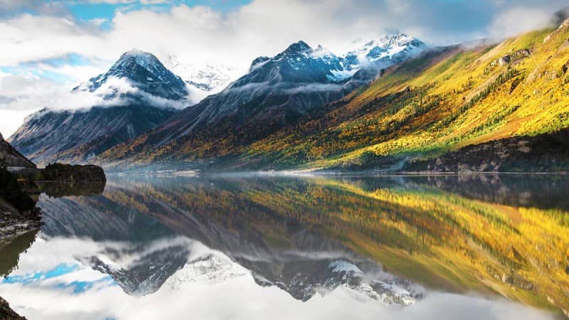 13-Day Autumn Exclusive Deluxe Tibet Tour via Flights and Trains: Ranwu Lake, Everest, Lhasa, Nyingchi, Bomi & More