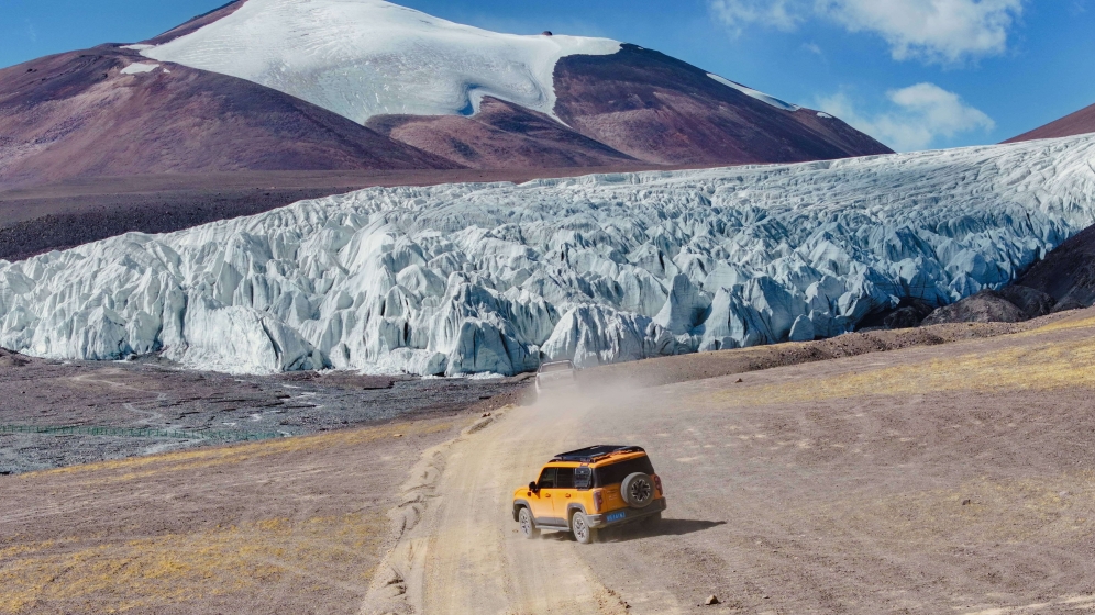 11-Day Ngari Discovery Tibet Tour: Kailash, Lake Manasarovar, Lhasa, Everest, Yamdrok Lake & More