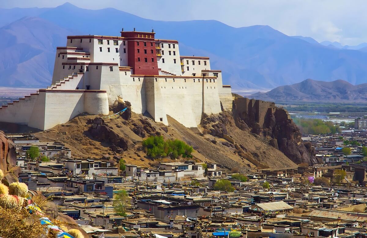 Copy-of-Potala-Palace-in-Shigatse-Tibet