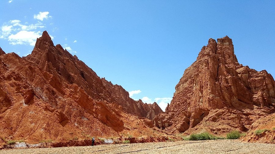 8-Day Xinjiang Pamir Plateau Tour: Urumqi, Pamir Plateau, Kashgar, Tashkurgan & More