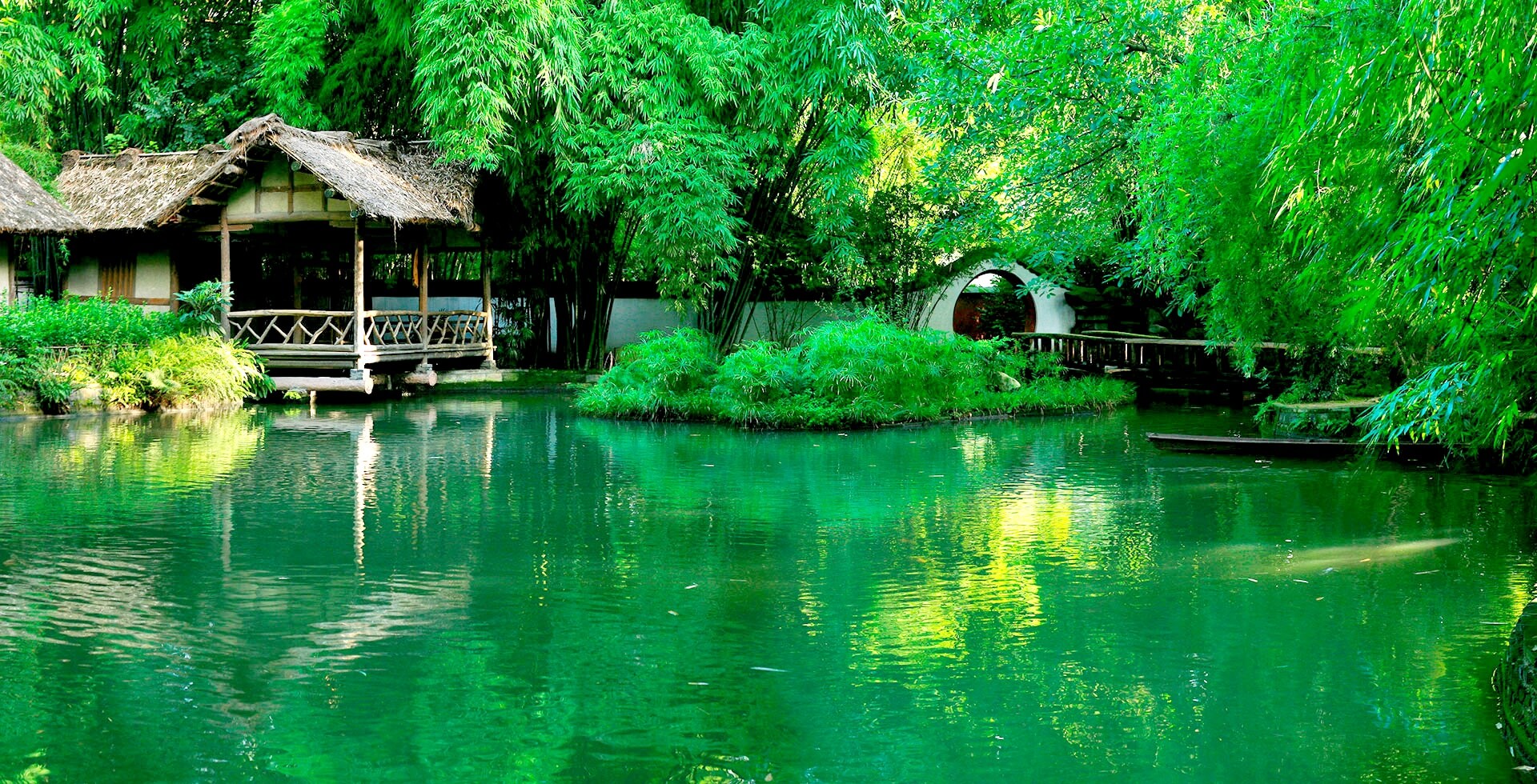 6-Day Western Sichuan Tour: Chengdu, Jiuzhaigou, Dujiangyan, Mount Siguniang, Huanglong