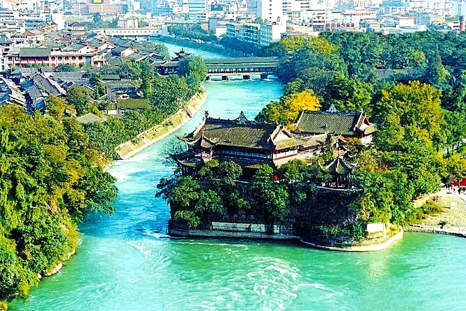 6-Day Western Sichuan Tour: Chengdu, Jiuzhaigou, Dujiangyan, Mount Siguniang, Huanglong