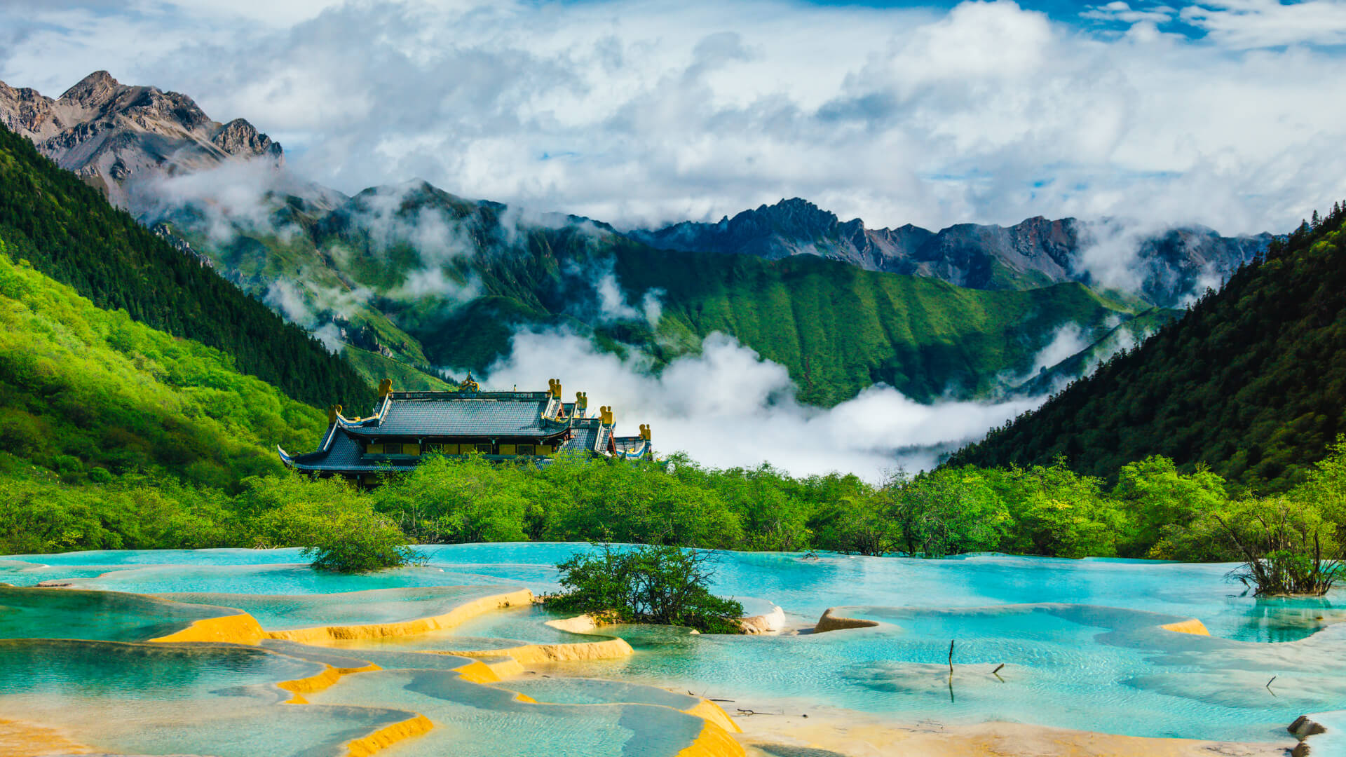 6-Day Western Sichuan Tour: Chengdu, Jiuzhaigou, Dujiangyan, Mount Siguniang, Huanglong