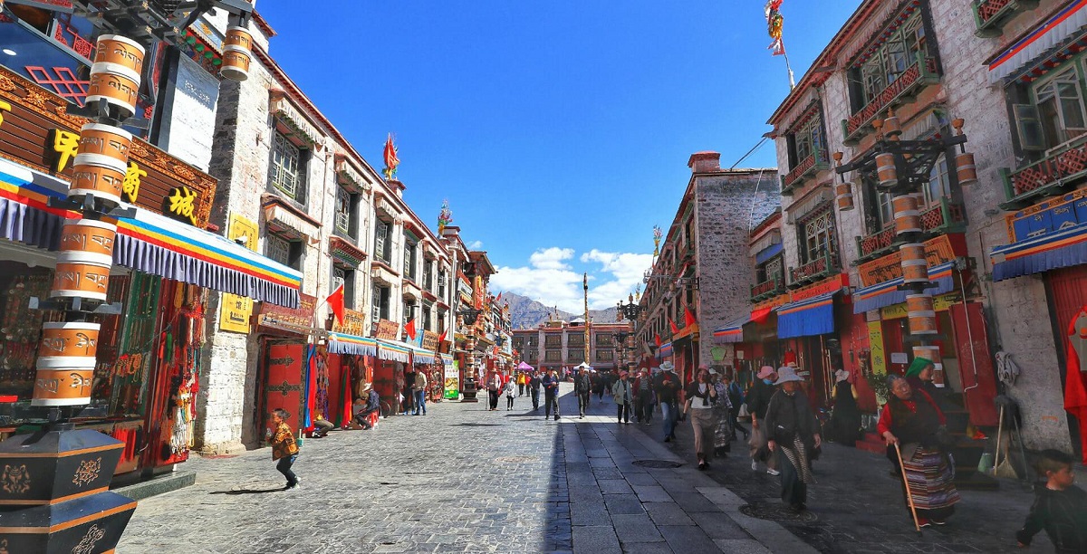 Barkhor-Street-0403aa