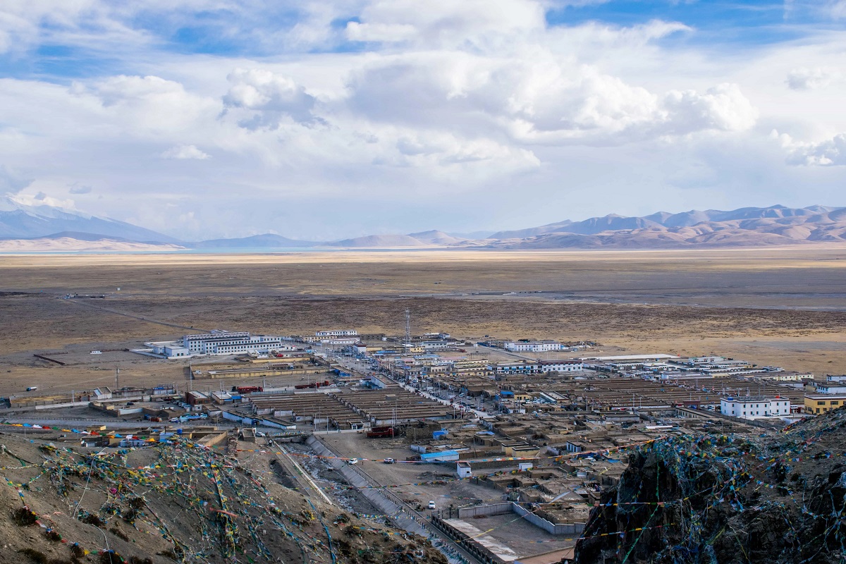 Darchen-city-in-Western-Tibet