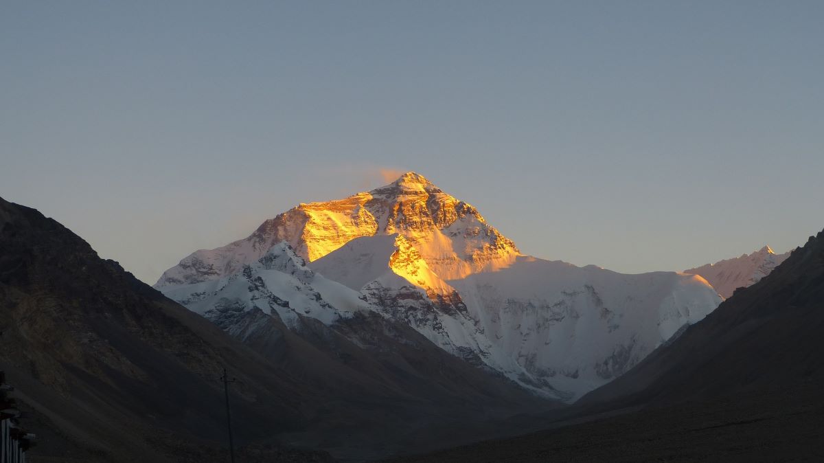 13-Day Autumn Exclusive Deluxe Tibet Tour via Flights and Trains: Ranwu Lake, Everest, Lhasa, Nyingchi, Bomi & More