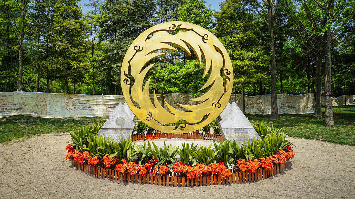 2-Day Chengdu Panda & Food Tour: Panda Base, Jinsha Museum & More