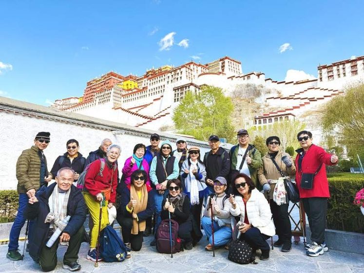 8-Day Classic Tibet Tour: Lhasa, Everest, Namtso & More
