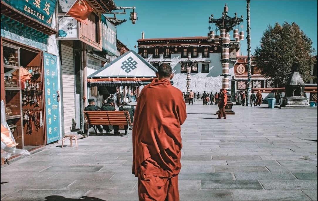4-Day Classic Customized Tour: Potala Palace, Yamdrok Lake & Namtso