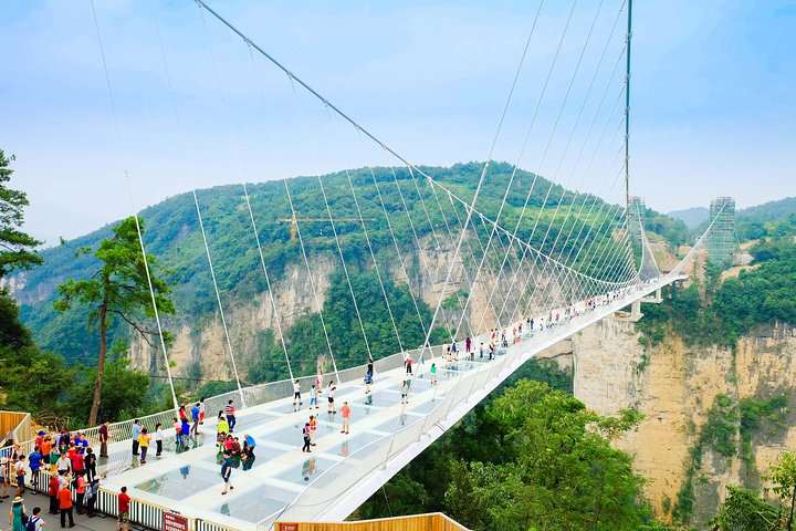 6D5N Zhangjiajie Tour: Zhangjiajie Forest Park, Grand Canyon Glass Bridge, Tianmen Mountain & More