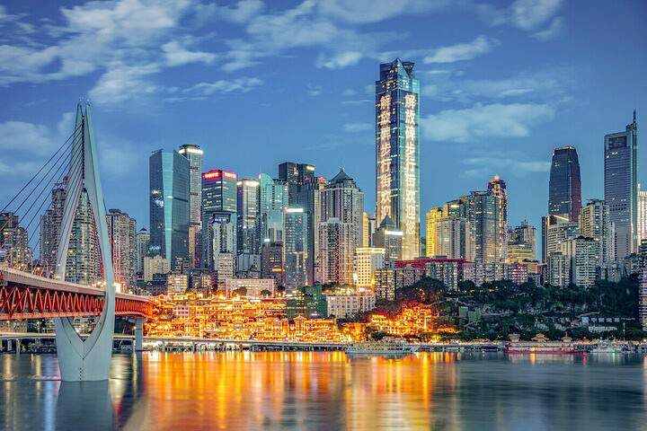 5-Day 4-Night Chongqing Group Tour: Three Natural Bridges, Wulong Fairy Mountain, Hongyadong, Ciqikou & More