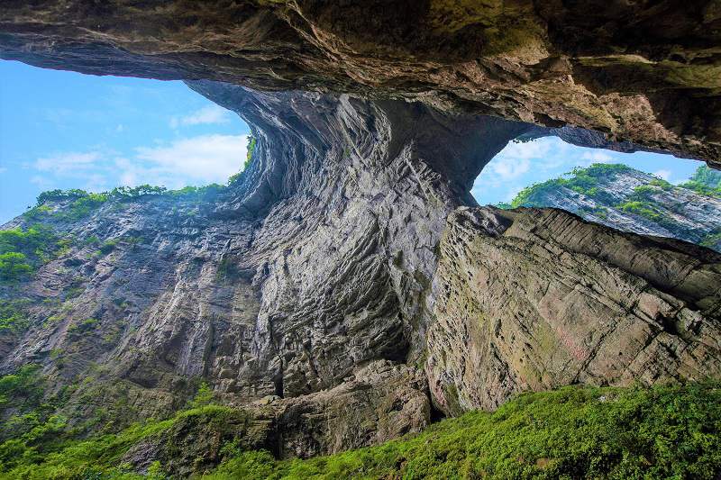 5-Day 4-Night Chongqing Group Tour: Three Natural Bridges, Wulong Fairy Mountain, Hongyadong, Ciqikou & More