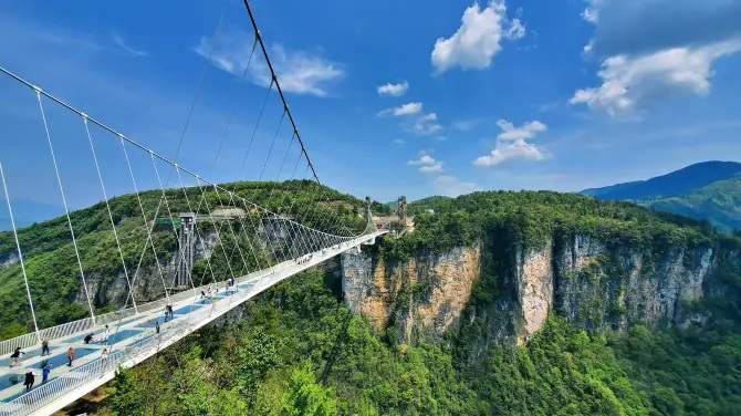 6D5N Zhangjiajie Tour: Zhangjiajie Forest Park, Grand Canyon Glass Bridge, Tianmen Mountain & More
