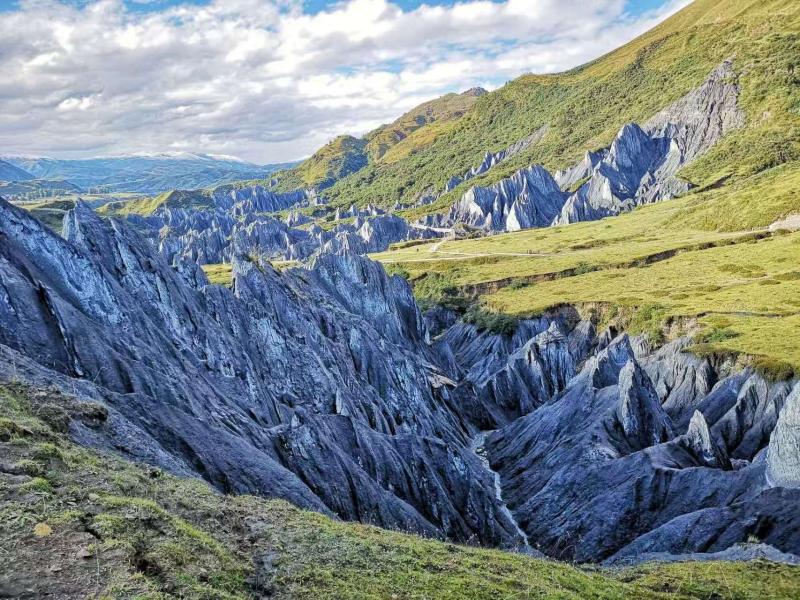 5-day Sichuan Small Group Tour: Daocheng Yading, Kangding, Siguniang Mountain