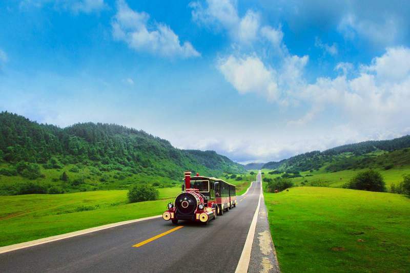 5-Day 4-Night Chongqing Group Tour: Three Natural Bridges, Wulong Fairy Mountain, Hongyadong, Ciqikou & More