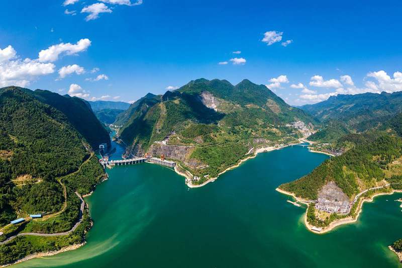 5-Day 4-Night Chongqing Group Tour: Three Natural Bridges, Wulong Fairy Mountain, Hongyadong, Ciqikou & More