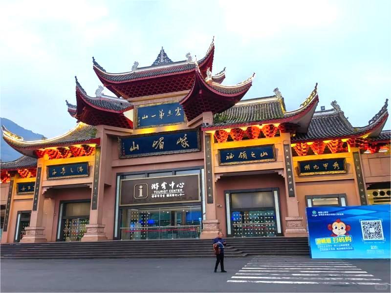 Mount Emei Height & Itinerary Guide: What to Expect at 3,099m