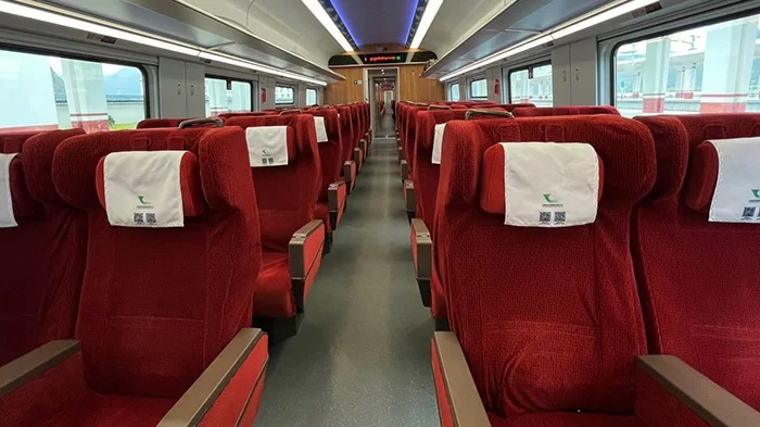 Lhasa–Nyingchi Railway First Class