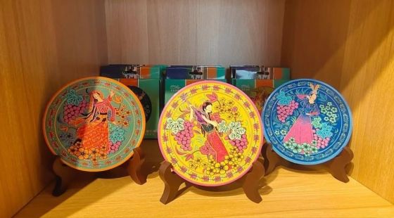 Xinjiang’s Unique Handicrafts and Shopping Guide