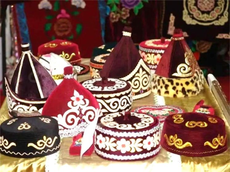 Xinjiang’s Unique Handicrafts and Shopping Guide