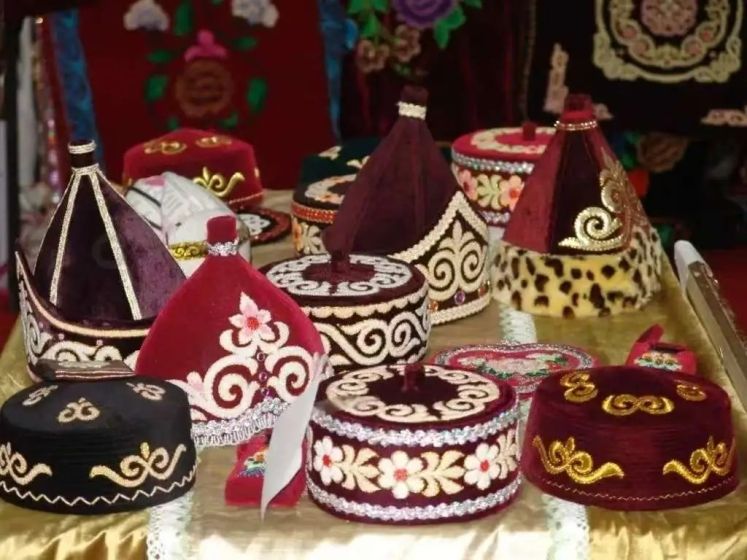 Xinjiang’s Unique Handicrafts and Shopping Guide