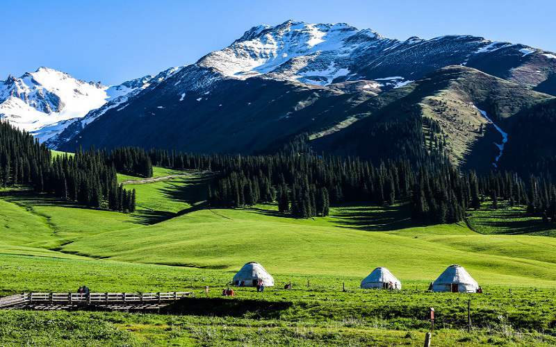 How to Travel from Hong Kong to Xinjiang?