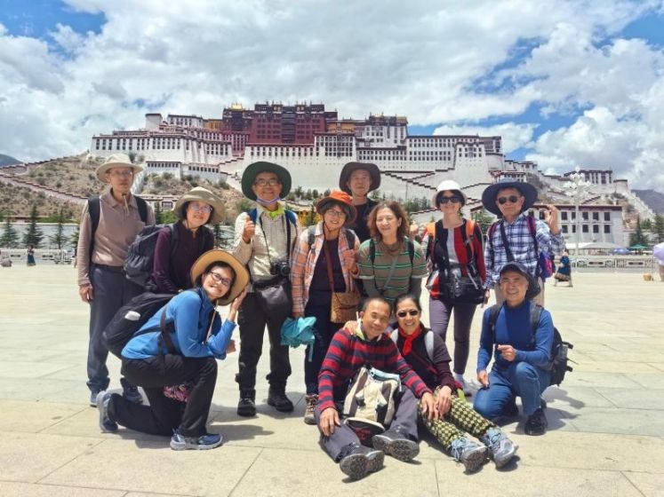 7-Day Yunnan-Tibet Highway Tour: Lijiang to Lhasa via Shangri-La & Meili Snow Mountain
