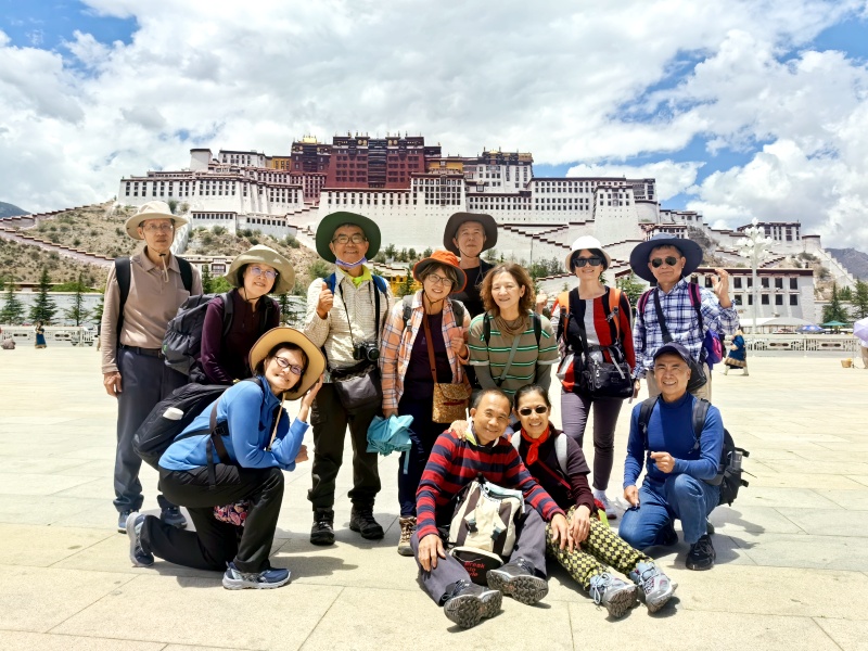 13-Day Tibet Peach Blossom Tour: Bomi, Nyingchi, Lhasa, Namtso & EBC