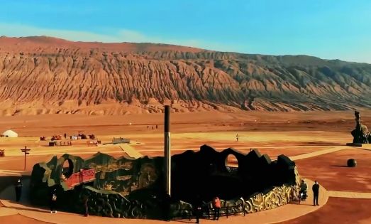 How Hot Are the Flaming Mountains? Experiencing Turpan's "Inferno on Earth"