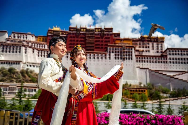 The Symbolism of the Tibetan Hada: Purity, Blessings, and Friendship