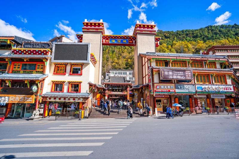 Western Sichuan Loop Travel Guide: Scenic & Cultural Highlights
