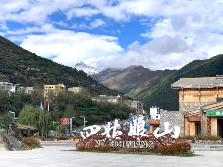 The Ultimate Siguniang Mountain Trekking Guide
