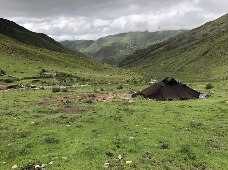 Nomads-tent-and-settlement-near-Yama-Do-1024x768