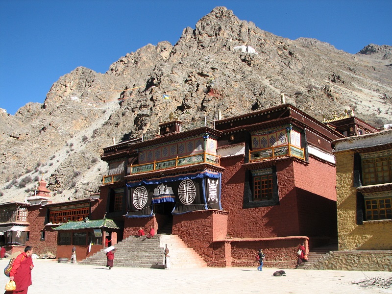 10-Day Tibet Classic Temple Tour: Lhasa, Everest Base Camp & Sera Monastic Debates