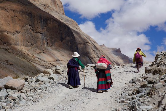 Tibetans-doing-kora-on-pilgrimage-at-Mount-Kailash