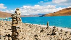 Tibet Landscape: Explore the Mountains, Sacred Lakes, Monasteries & Forests