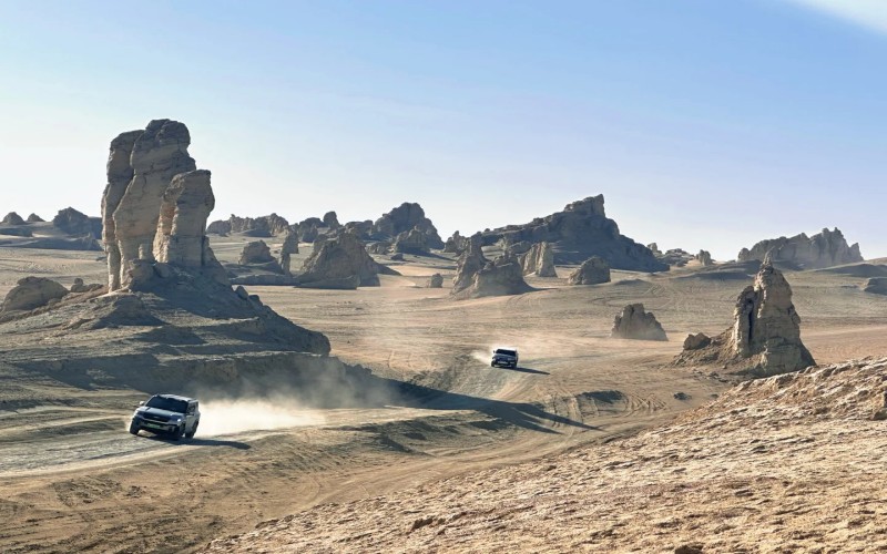 10-Day Gansu-Qinghai Grand Loop Tour: U-shaped Highway, Chaka Salt Lake, Qinghai Lake