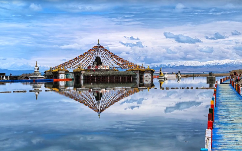 10-Day Tour to Explore the Mysterious Northwest China: Qinghai Lake+Mogao Caves, and More