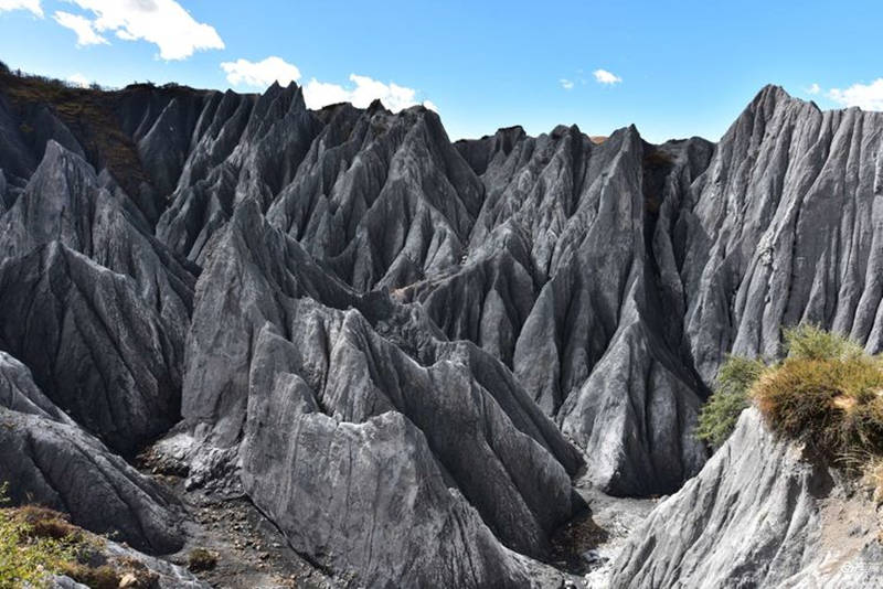 3-Day Western Sichuan Tour: Siguniang, Danba, Moshi Park, Yala Snow Mountain & More