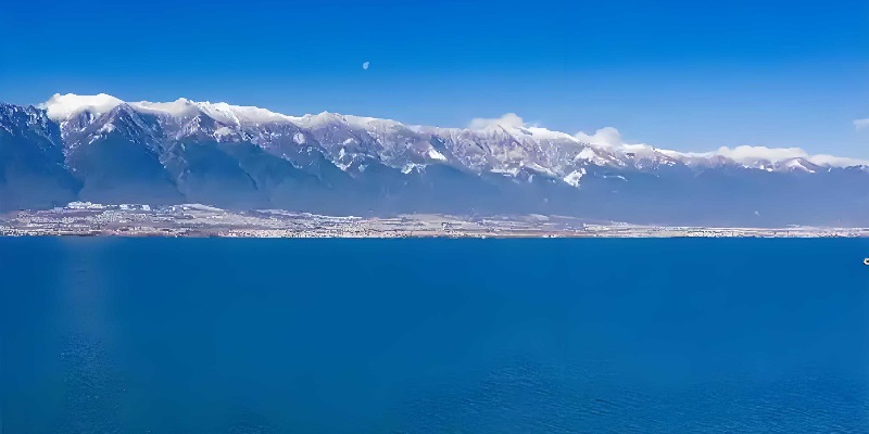 Erhai Lake and Cangshan Mountains