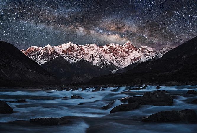 Night view of Mount Namcha Barwa