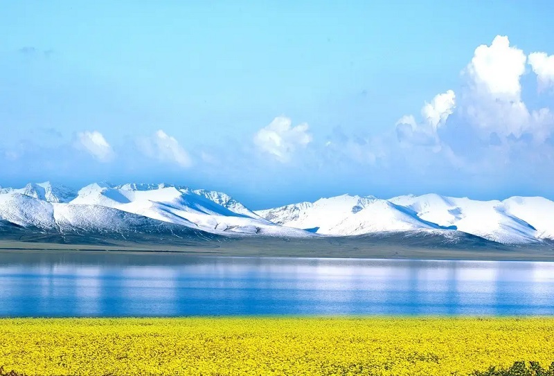 10-Day Tour to Explore the Mysterious Northwest China: Qinghai Lake+Mogao Caves, and More