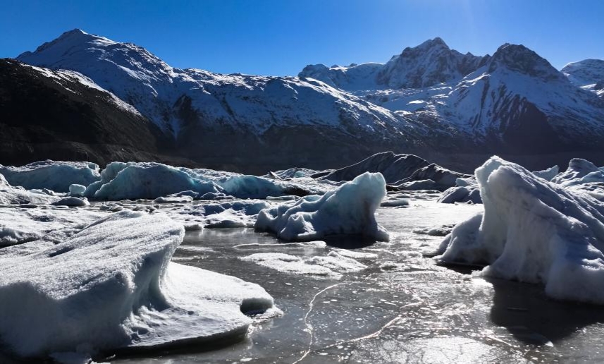 12-Day Tibet Winter Blue Ice Tour: Lhasa-Nyingchi-Lulang-Everest Base Camp-Namtso