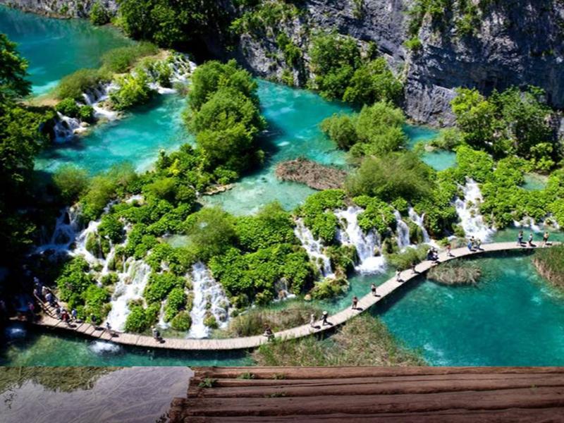 Jiuzhaigou Boardwalk