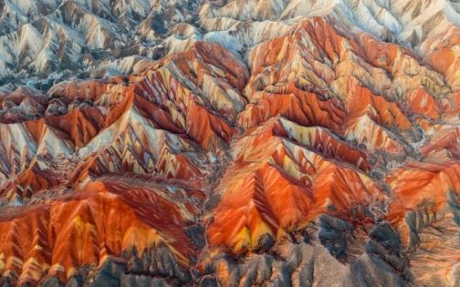 航拍视角！七彩丹霞的震撼_1_不会拍照的Xavier_来自小红书网页版