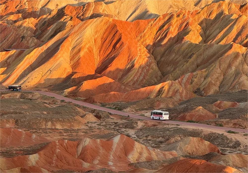 Gannan, Sichuan & Silk Road Loop: 11-Day Cultural & Scenic Tour