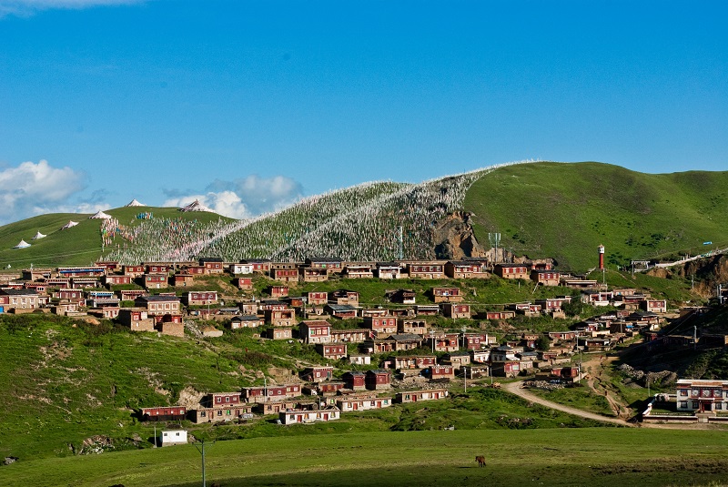 3-Day Western Sichuan Tour: Siguniang, Danba, Moshi Park, Yala Snow Mountain & More