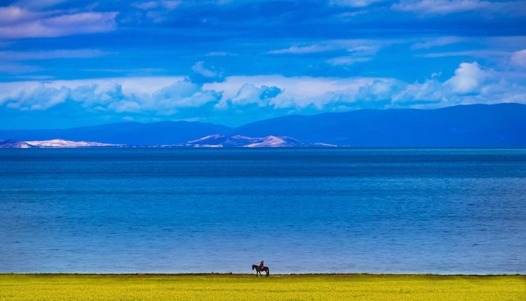 9-Day Northwest China Adventure - Qinghai Lakes, Deserts & Rainbow Mountains