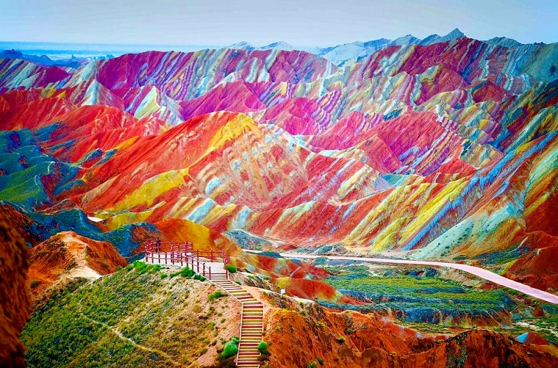 9-Day Northwest China Adventure – Qinghai Lakes, Deserts & Rainbow Mountains