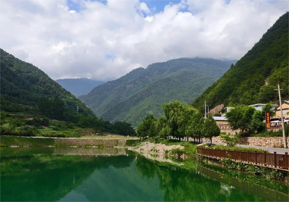 Gannan, Sichuan & Silk Road Loop: 11-Day Cultural & Scenic Tour